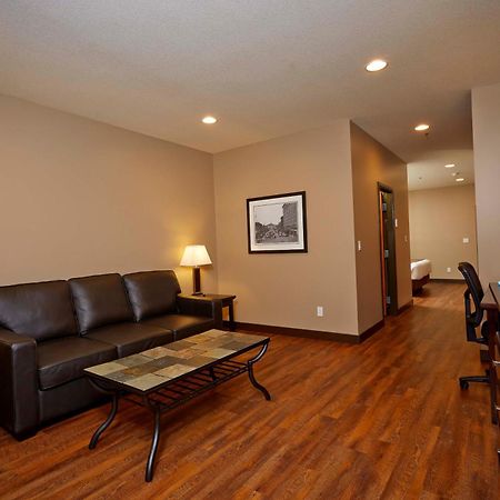 Quality Inn & Suites Saskatoon Room photo