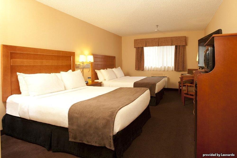 Quality Inn & Suites Saskatoon Room photo