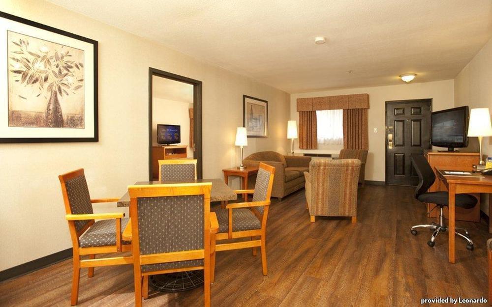 Quality Inn & Suites Saskatoon Room photo