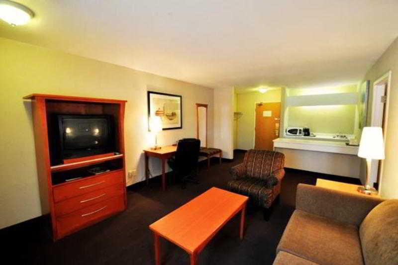 Quality Inn & Suites Saskatoon Room photo