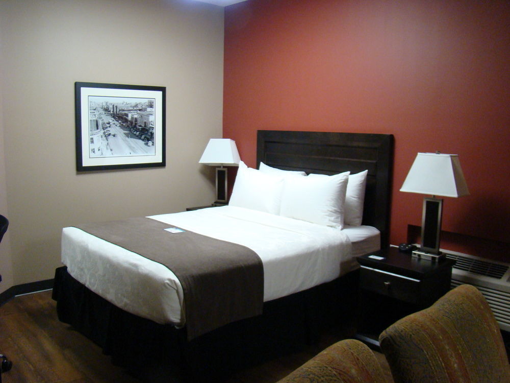 Quality Inn & Suites Saskatoon Exterior photo