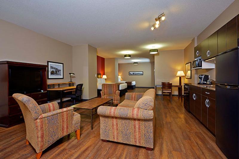 Quality Inn & Suites Saskatoon Exterior photo
